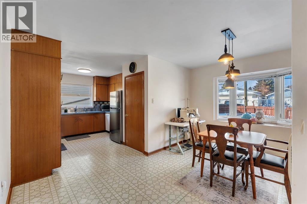 49 Kentish Drive Sw, Calgary, Alberta  T2V 2L4 - Photo 6 - A2289874