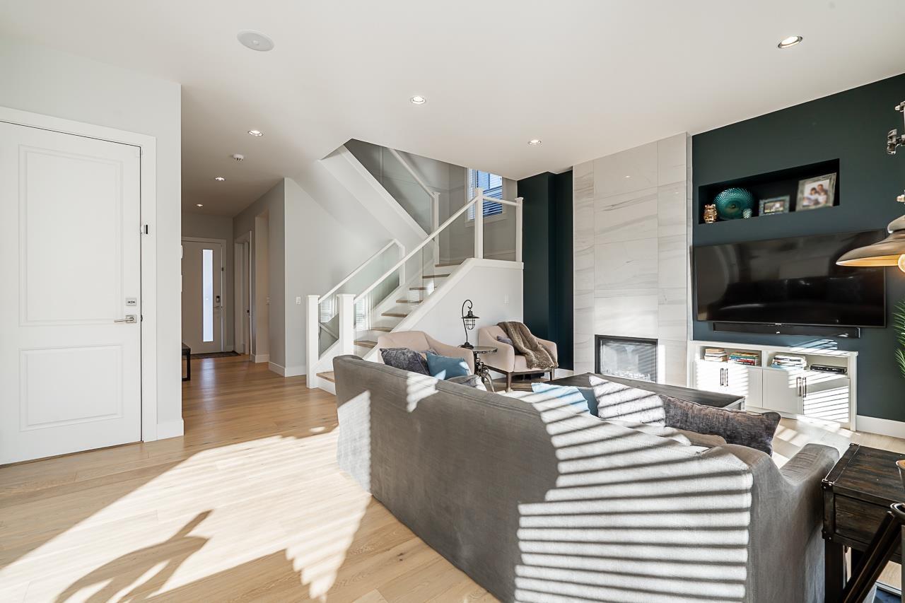 16752 17a Avenue, Surrey, British Columbia  V3Z 0T3 - Photo 3 - R3095643