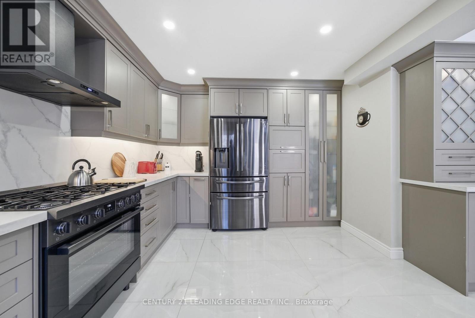 65 Forest Heights Street, Whitby, Ontario  L1R 1X4 - Photo 11 - E12850412