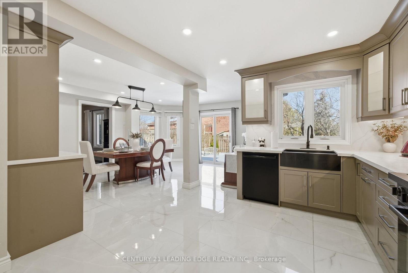 65 Forest Heights Street, Whitby, Ontario  L1R 1X4 - Photo 13 - E12850412