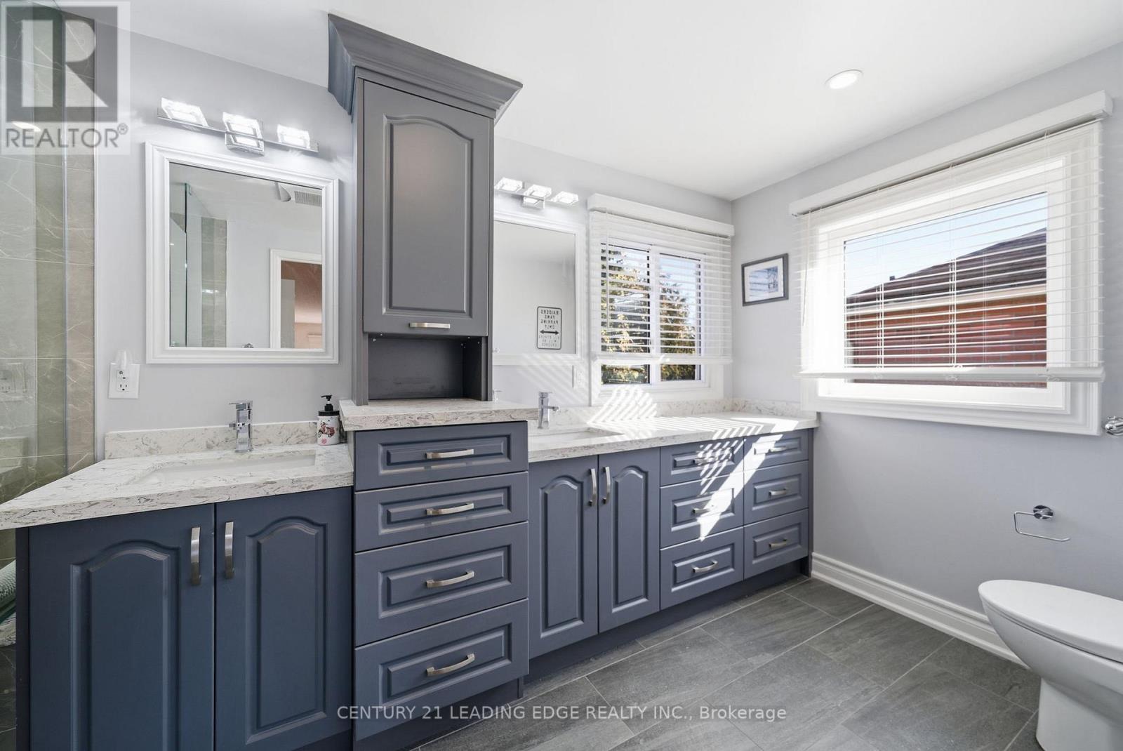 65 Forest Heights Street, Whitby, Ontario  L1R 1X4 - Photo 18 - E12850412