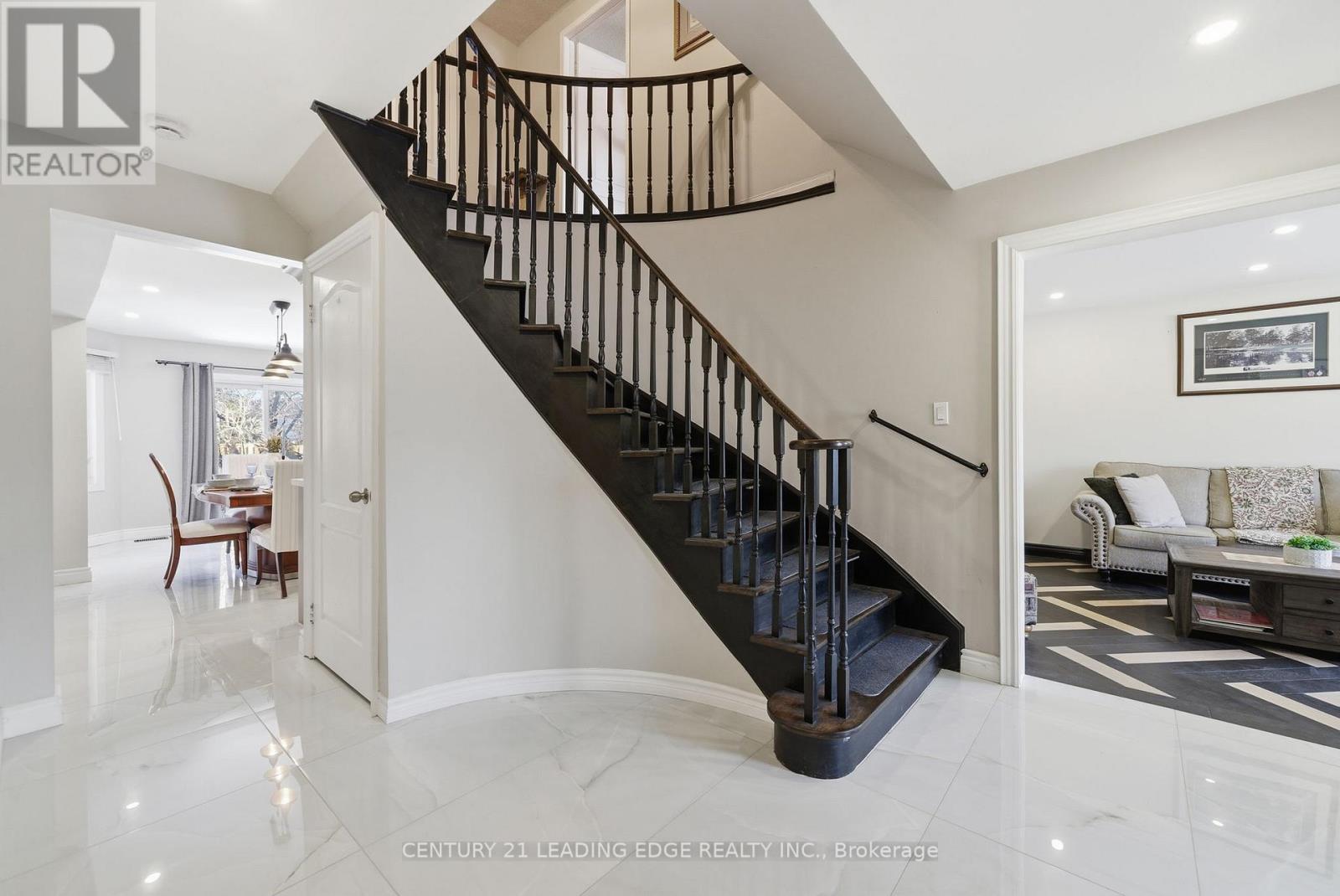 65 Forest Heights Street, Whitby, Ontario  L1R 1X4 - Photo 6 - E12850412