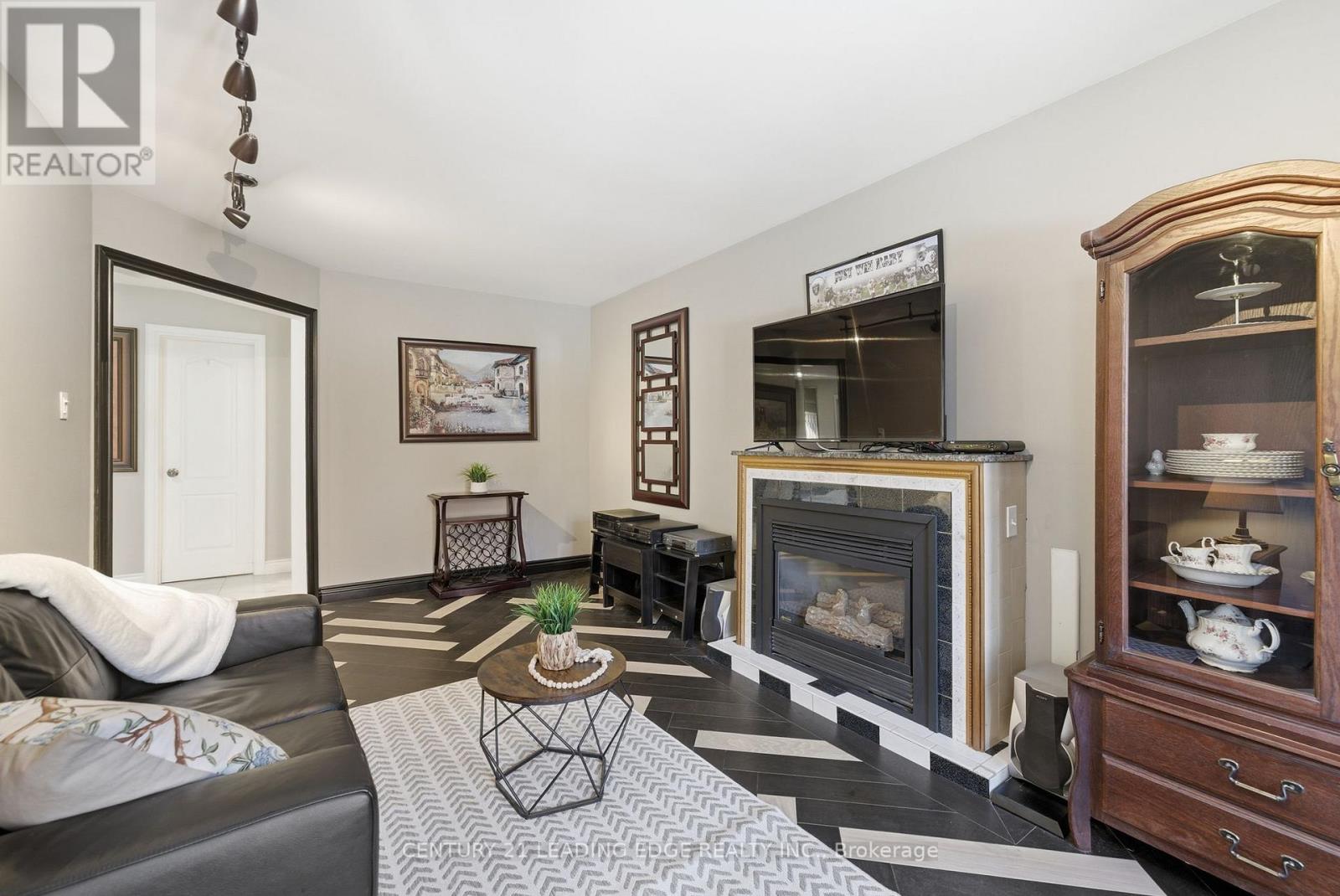 65 Forest Heights Street, Whitby, Ontario  L1R 1X4 - Photo 8 - E12850412