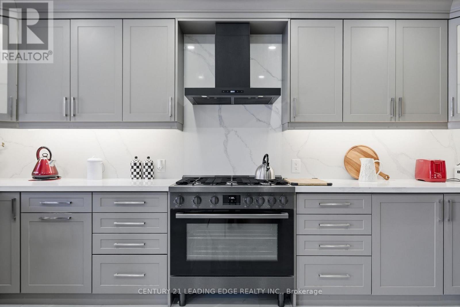 65 Forest Heights Street, Whitby, Ontario  L1R 1X4 - Photo 9 - E12850412