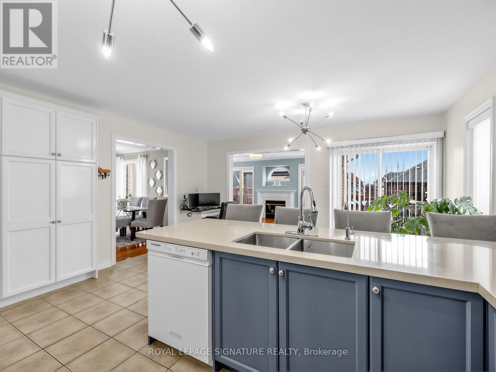 30 Root Crescent, Ajax, Ontario  L1T 4J8 - Photo 11 - E12850472