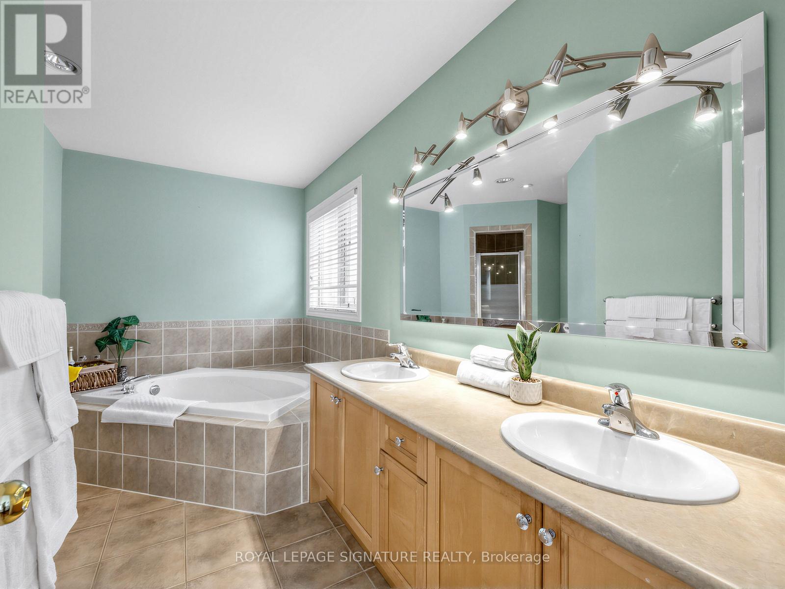 30 Root Crescent, Ajax, Ontario  L1T 4J8 - Photo 14 - E12850472