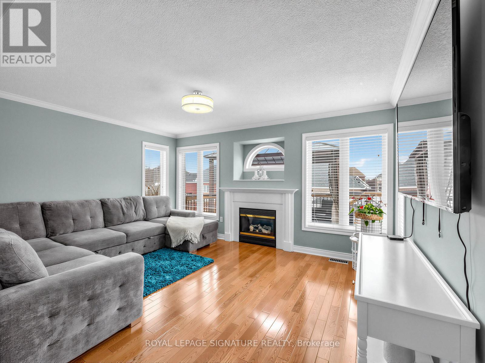 30 Root Crescent, Ajax, Ontario  L1T 4J8 - Photo 5 - E12850472