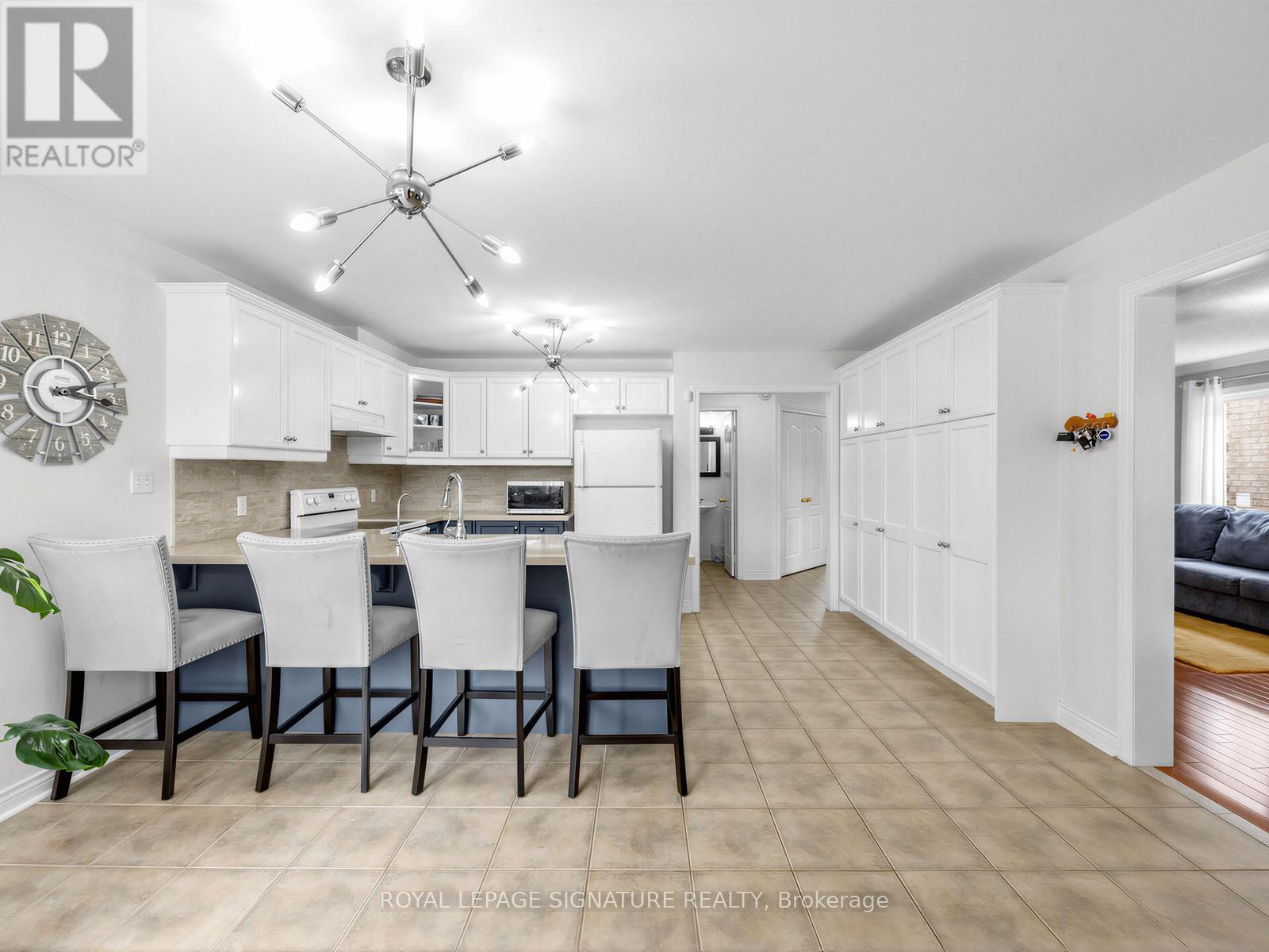 30 Root Crescent, Ajax, Ontario  L1T 4J8 - Photo 6 - E12850472