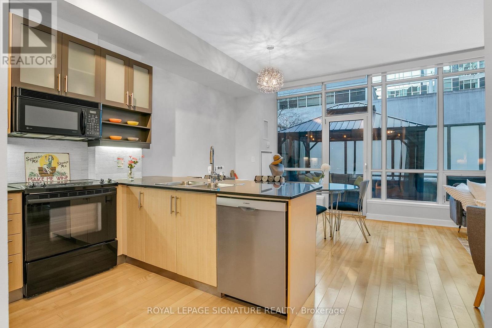 G25 - 350 Wellington Street W, Toronto, Ontario  M5V 3W9 - Photo 4 - C12850414