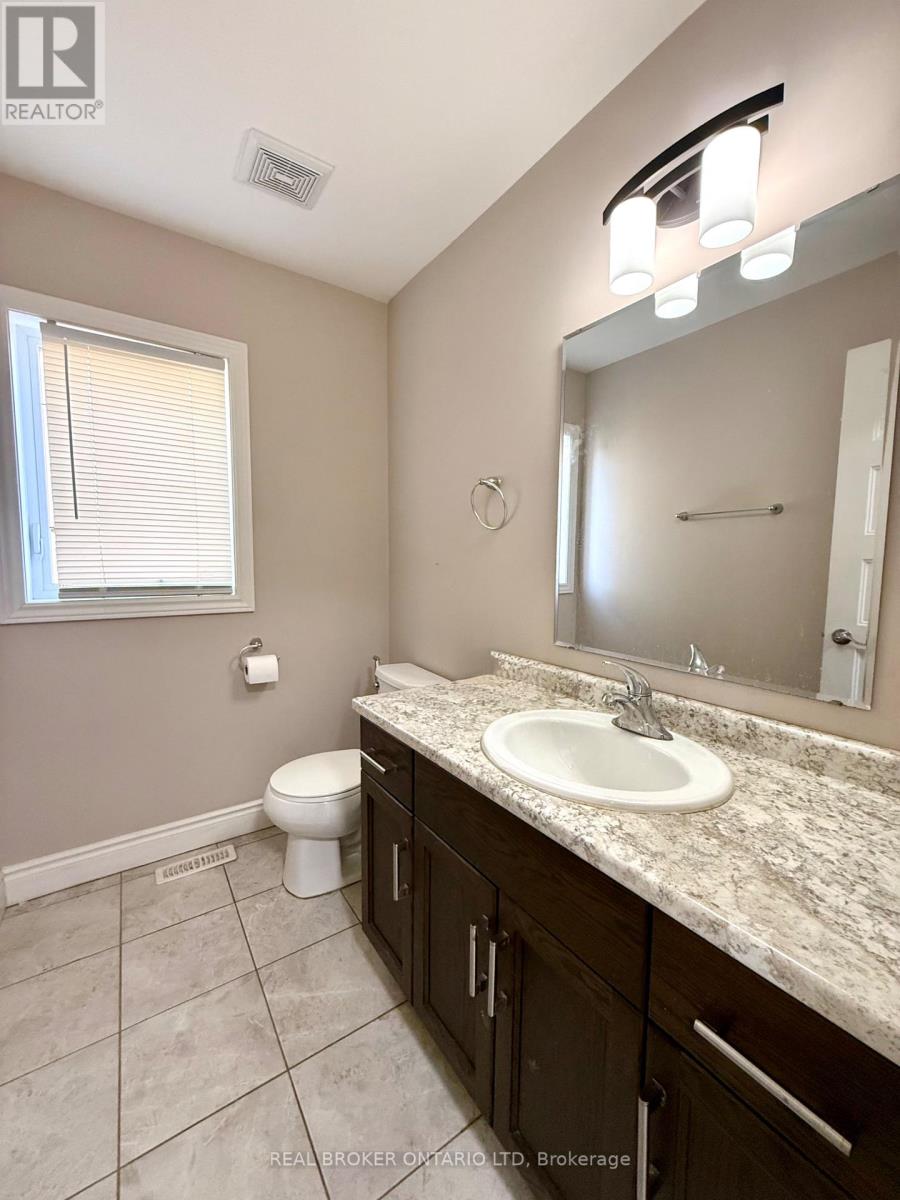 8 Alexander Circle, Strathroy-Caradoc, Ontario  N7G 0B4 - Photo 7 - X12847490