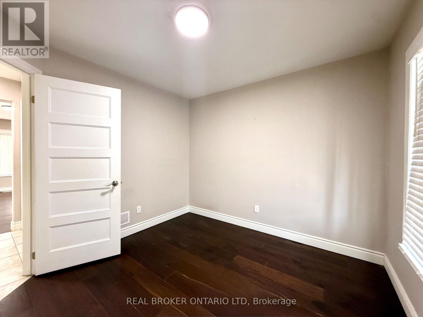 8 Alexander Circle, Strathroy-Caradoc, Ontario  N7G 0B4 - Photo 9 - X12847490