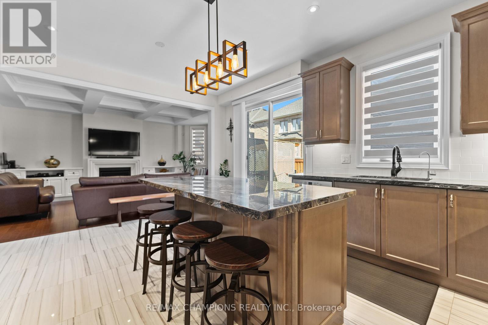 151 Russell Creek Drive, Brampton, Ontario  L6R 4B4 - Photo 10 - W12830992