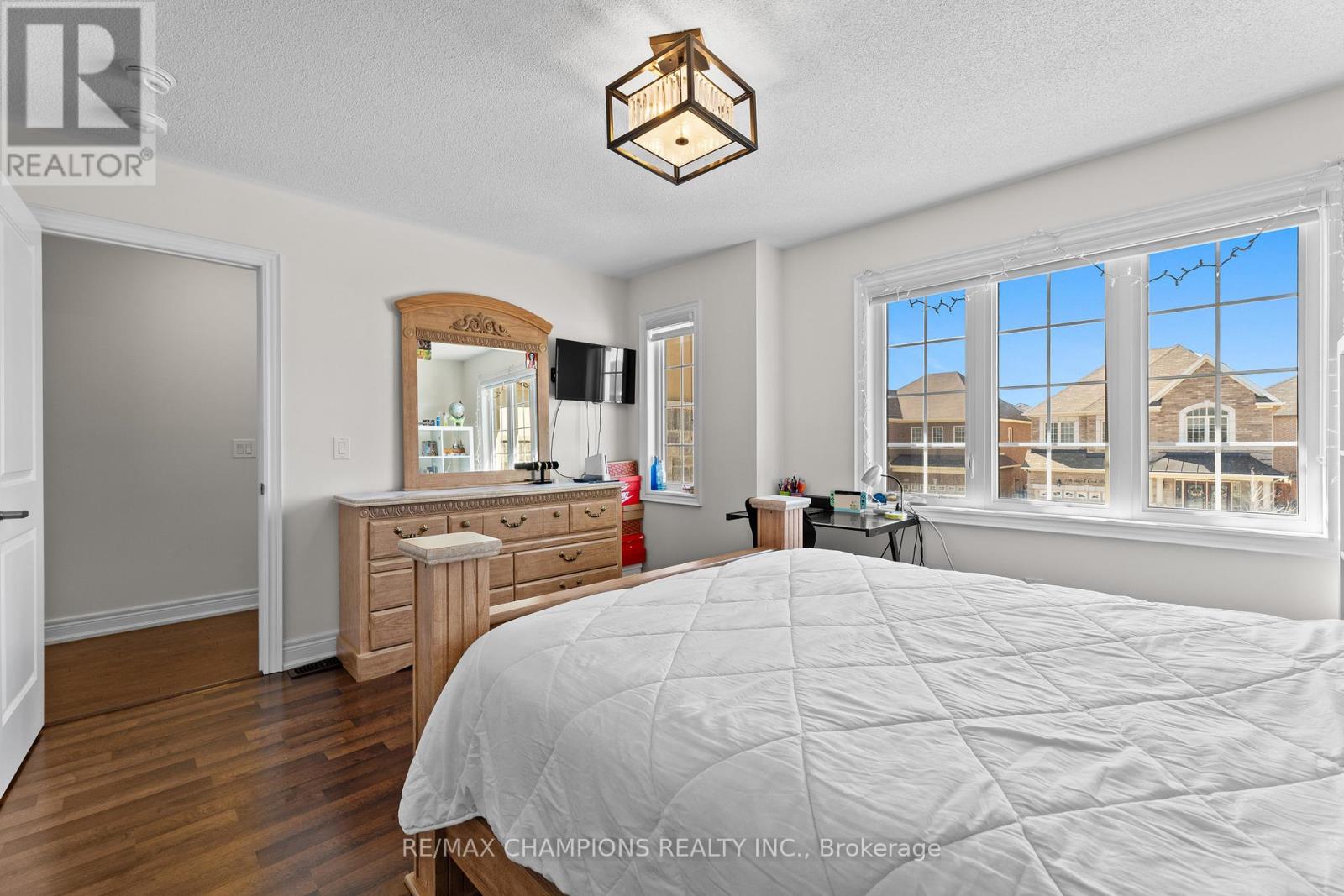 151 Russell Creek Drive, Brampton, Ontario  L6R 4B4 - Photo 18 - W12830992