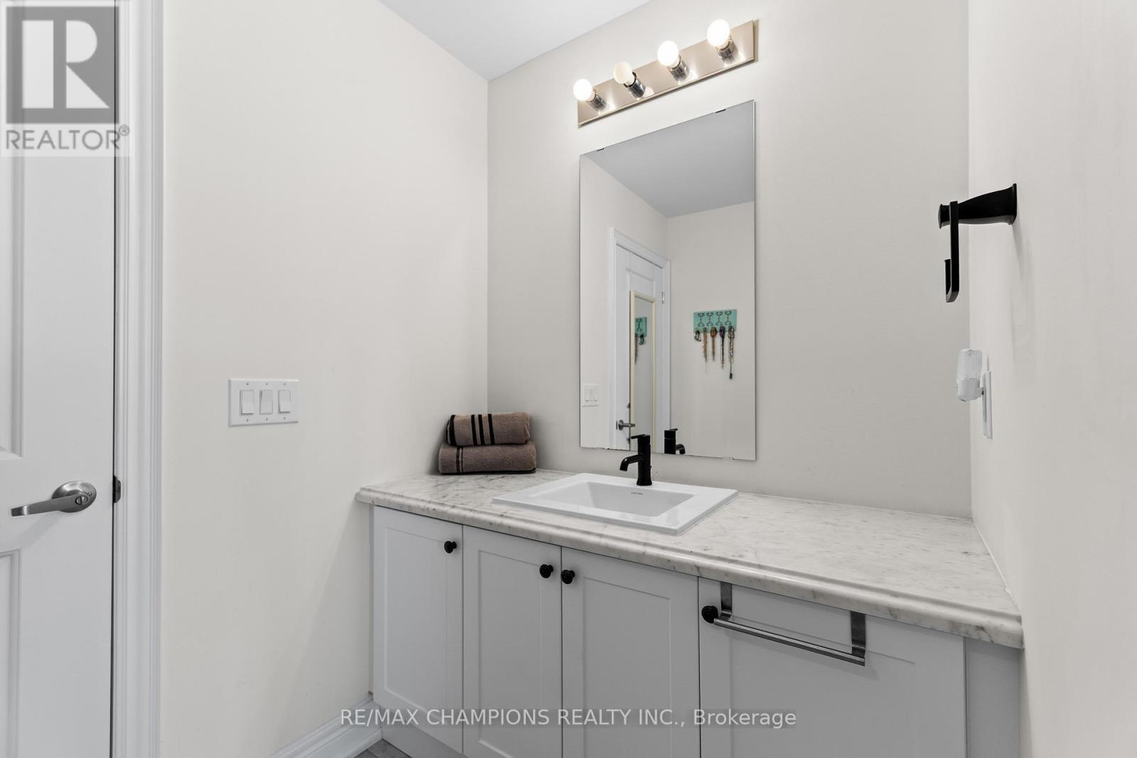 151 Russell Creek Drive, Brampton, Ontario  L6R 4B4 - Photo 19 - W12830992