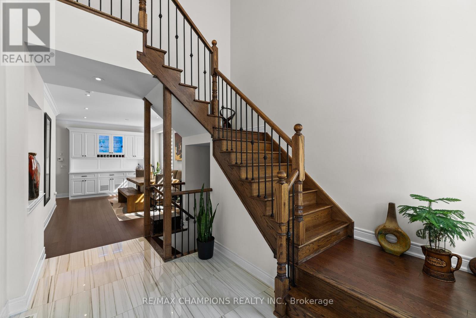 151 Russell Creek Drive, Brampton, Ontario  L6R 4B4 - Photo 3 - W12830992