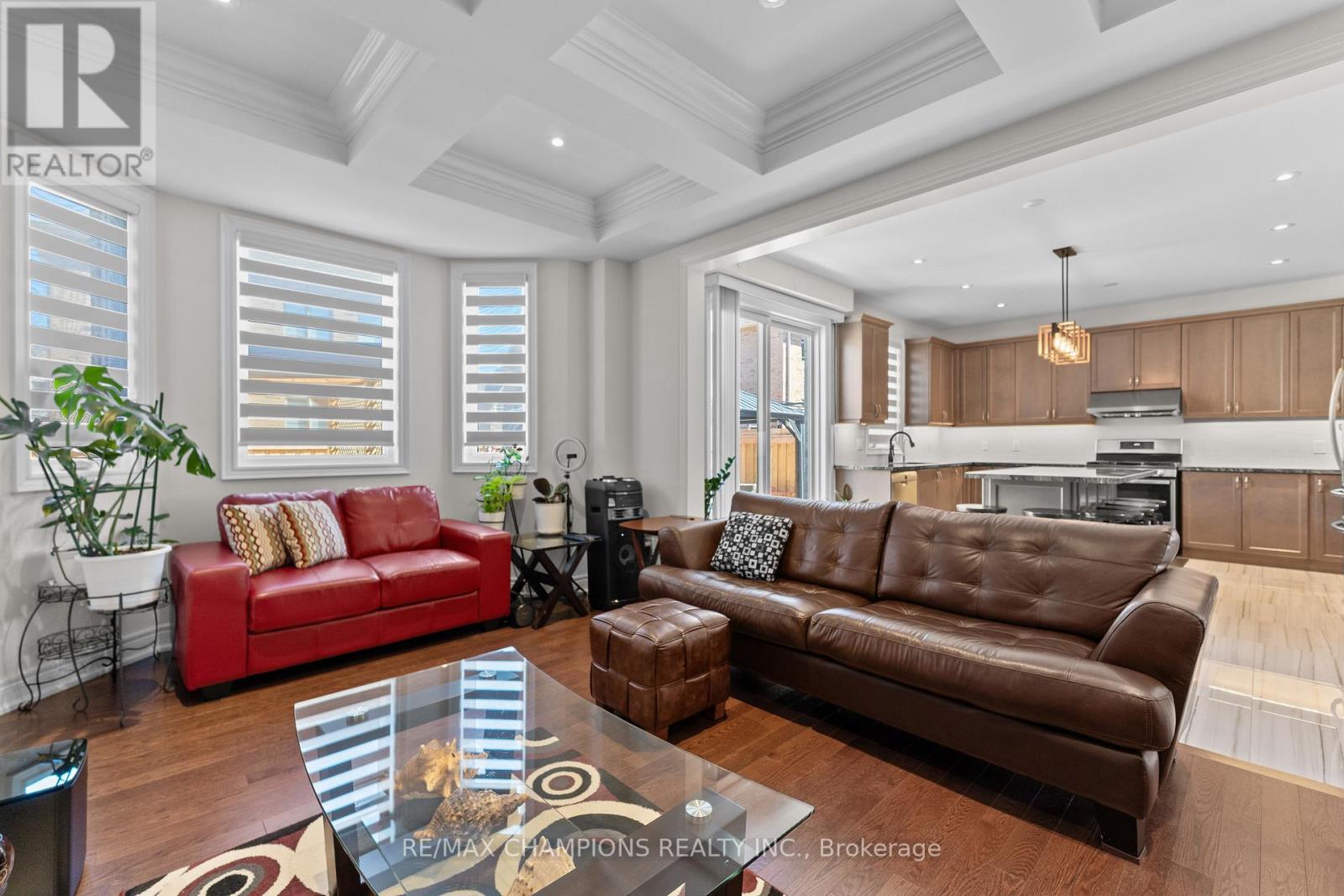 151 Russell Creek Drive, Brampton, Ontario  L6R 4B4 - Photo 8 - W12830992