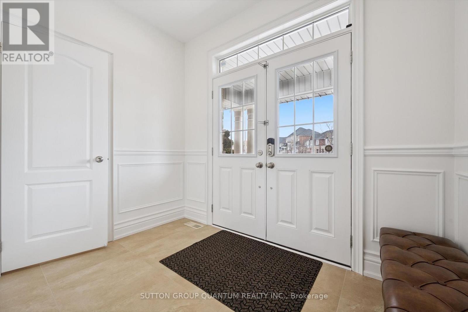 68 Westowanis Drive, Toronto, Ontario  M9W 0C2 - Photo 3 - W12850322