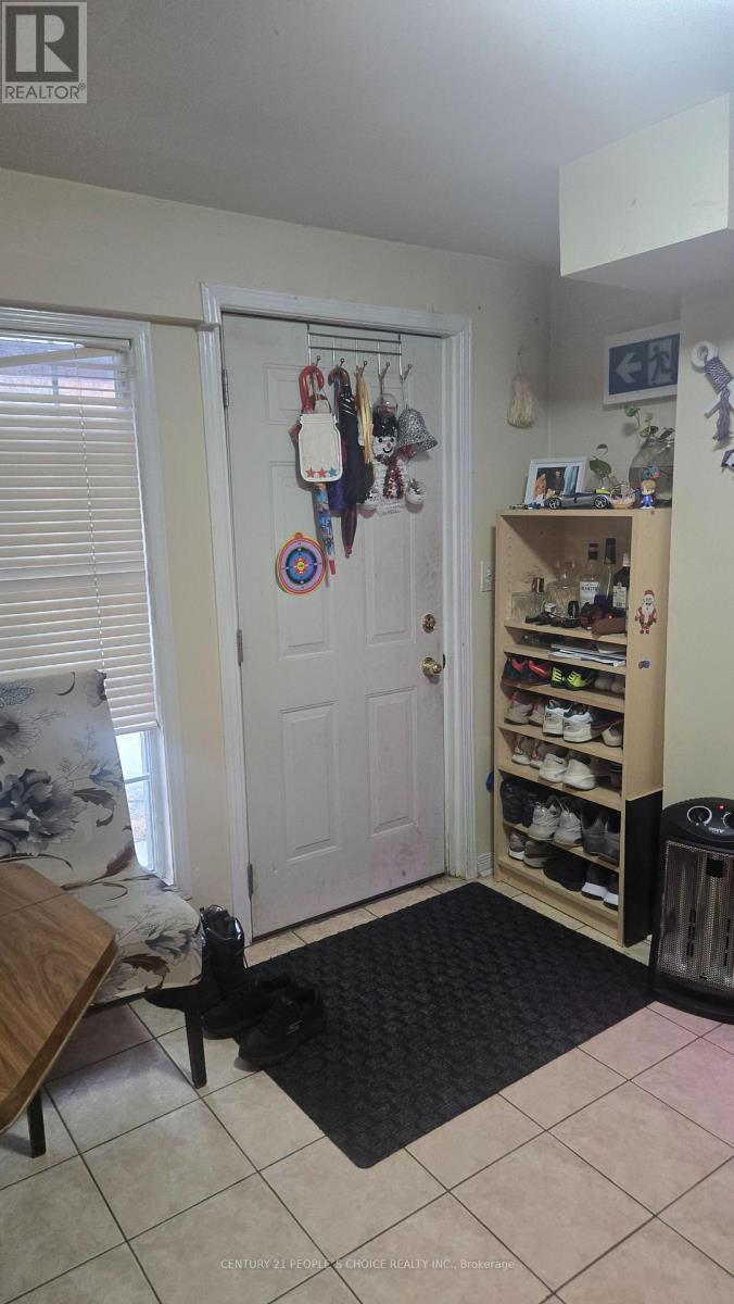 68 Pennyroyal Crescent, Brampton, Ontario  L6S 6J6 - Photo 3 - W12850350