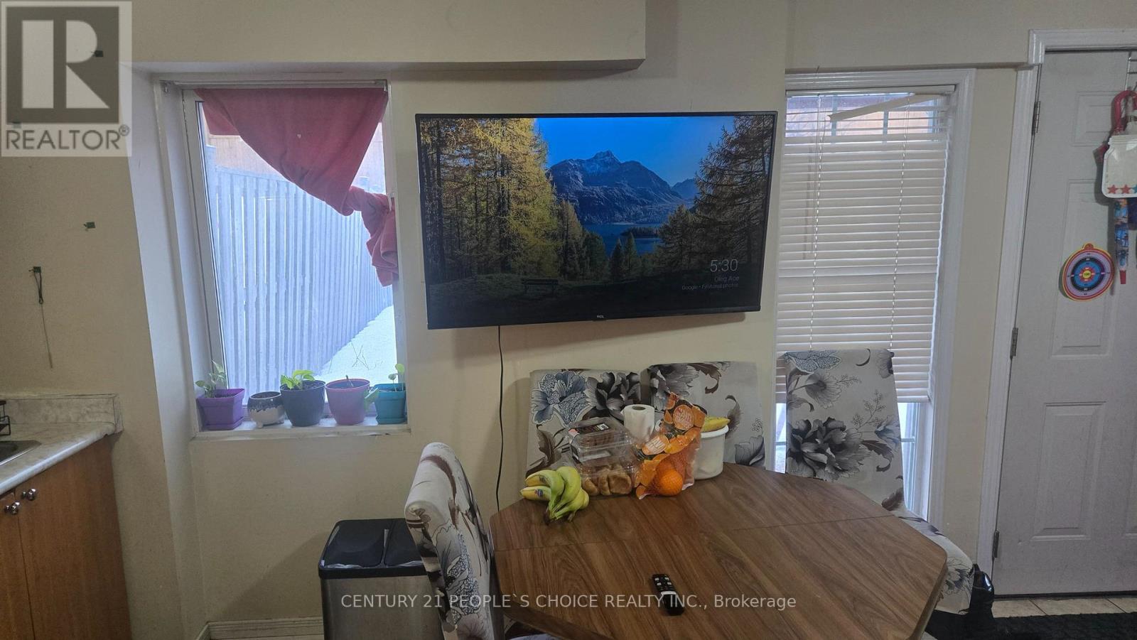 68 Pennyroyal Crescent, Brampton, Ontario  L6S 6J6 - Photo 4 - W12850350