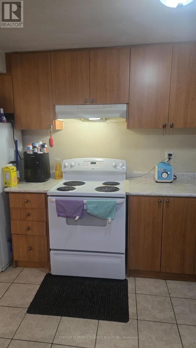 68 Pennyroyal Crescent, Brampton, Ontario  L6S 6J6 - Photo 7 - W12850350