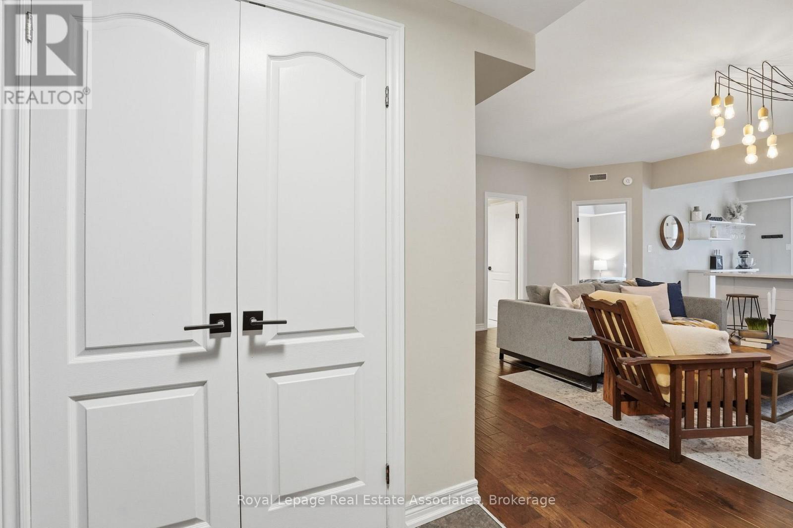 107 - 4006 Kilmer Drive, Burlington, Ontario  L7M 4W4 - Photo 4 - W12850402