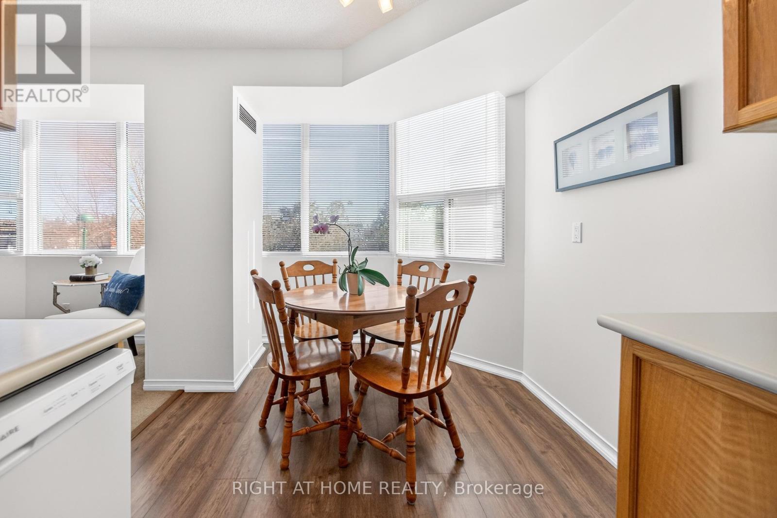 210 - 100 Millside Drive, Milton, Ontario  L9T 5E2 - Photo 17 - W12850458