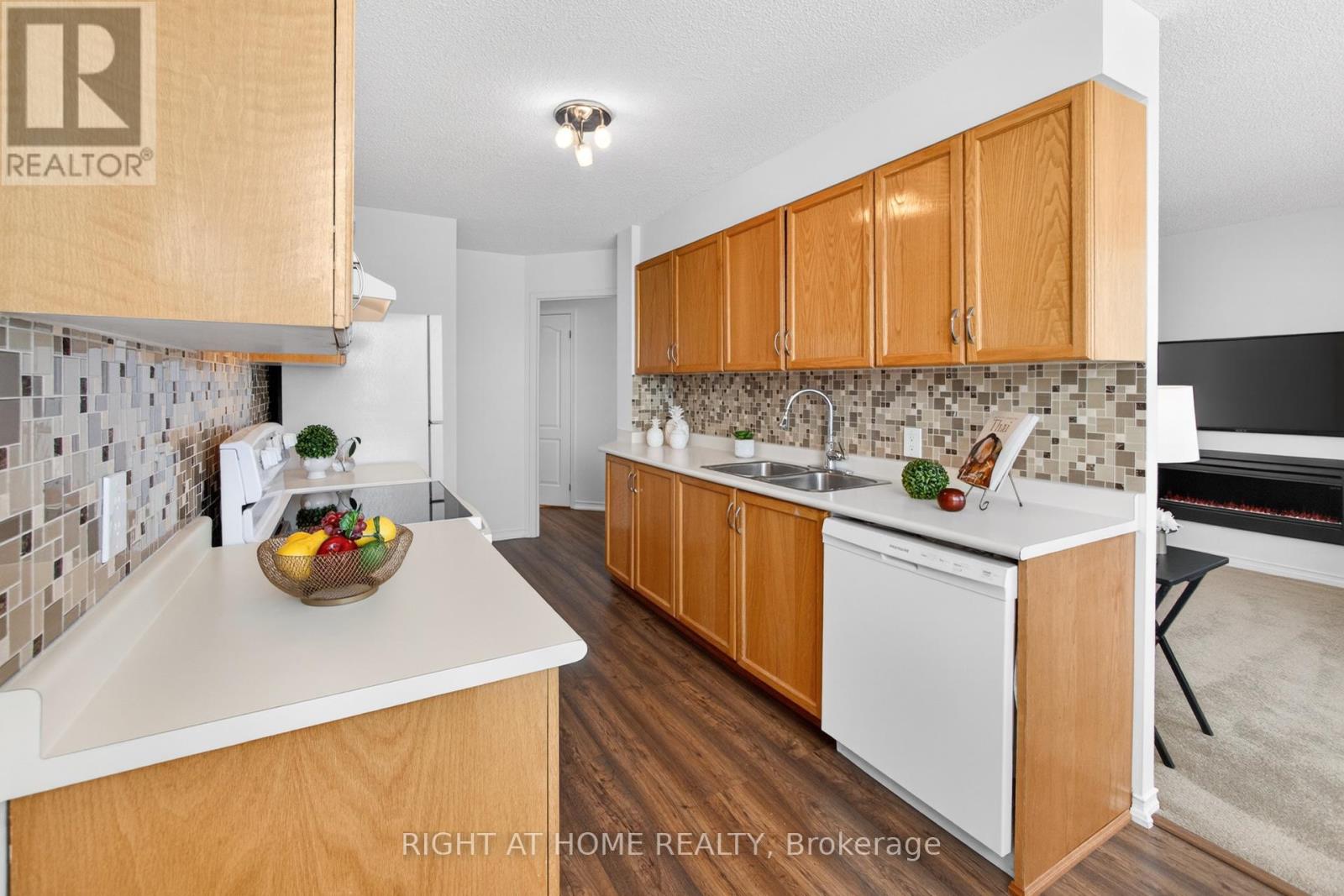 210 - 100 Millside Drive, Milton, Ontario  L9T 5E2 - Photo 18 - W12850458