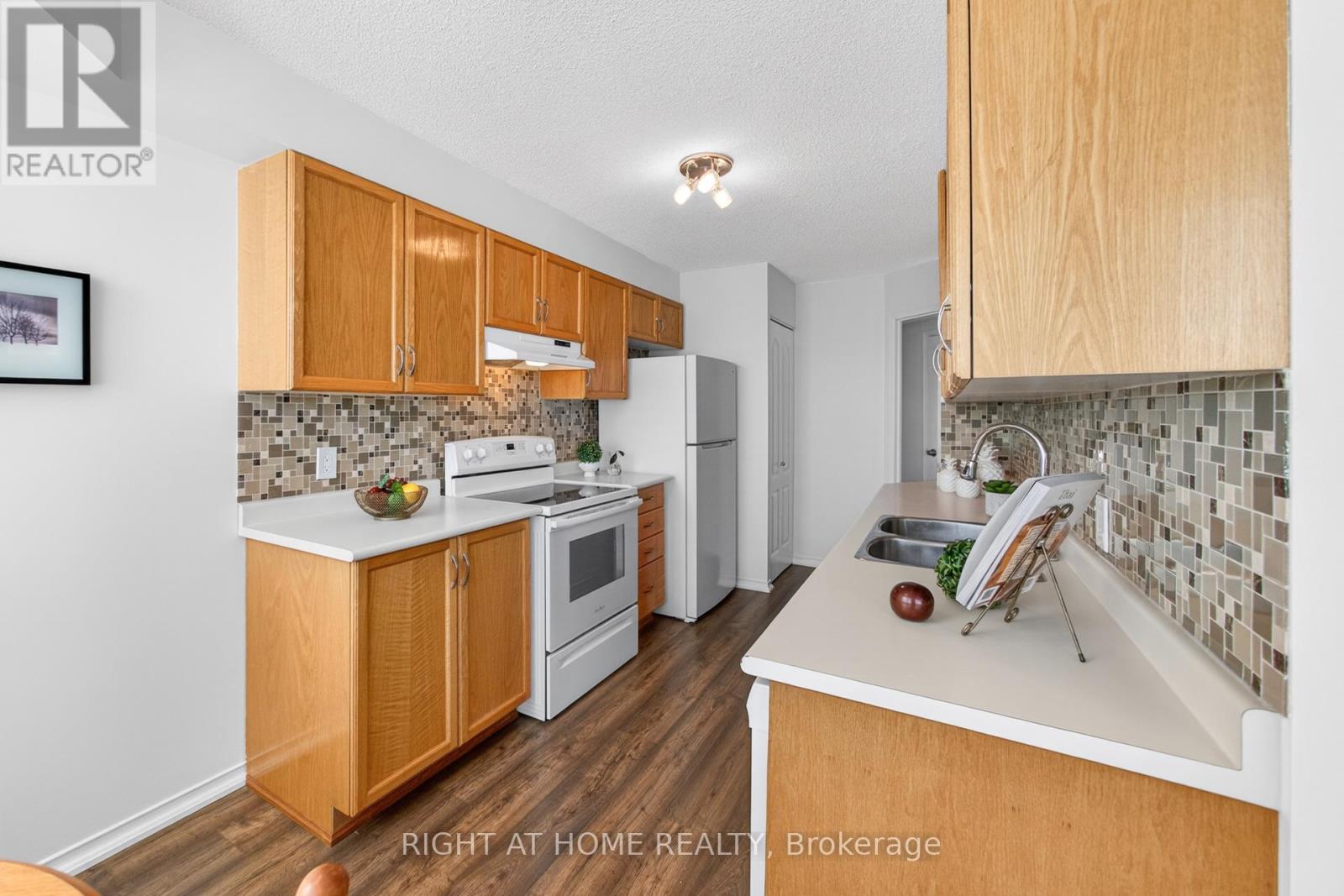 210 - 100 Millside Drive, Milton, Ontario  L9T 5E2 - Photo 19 - W12850458