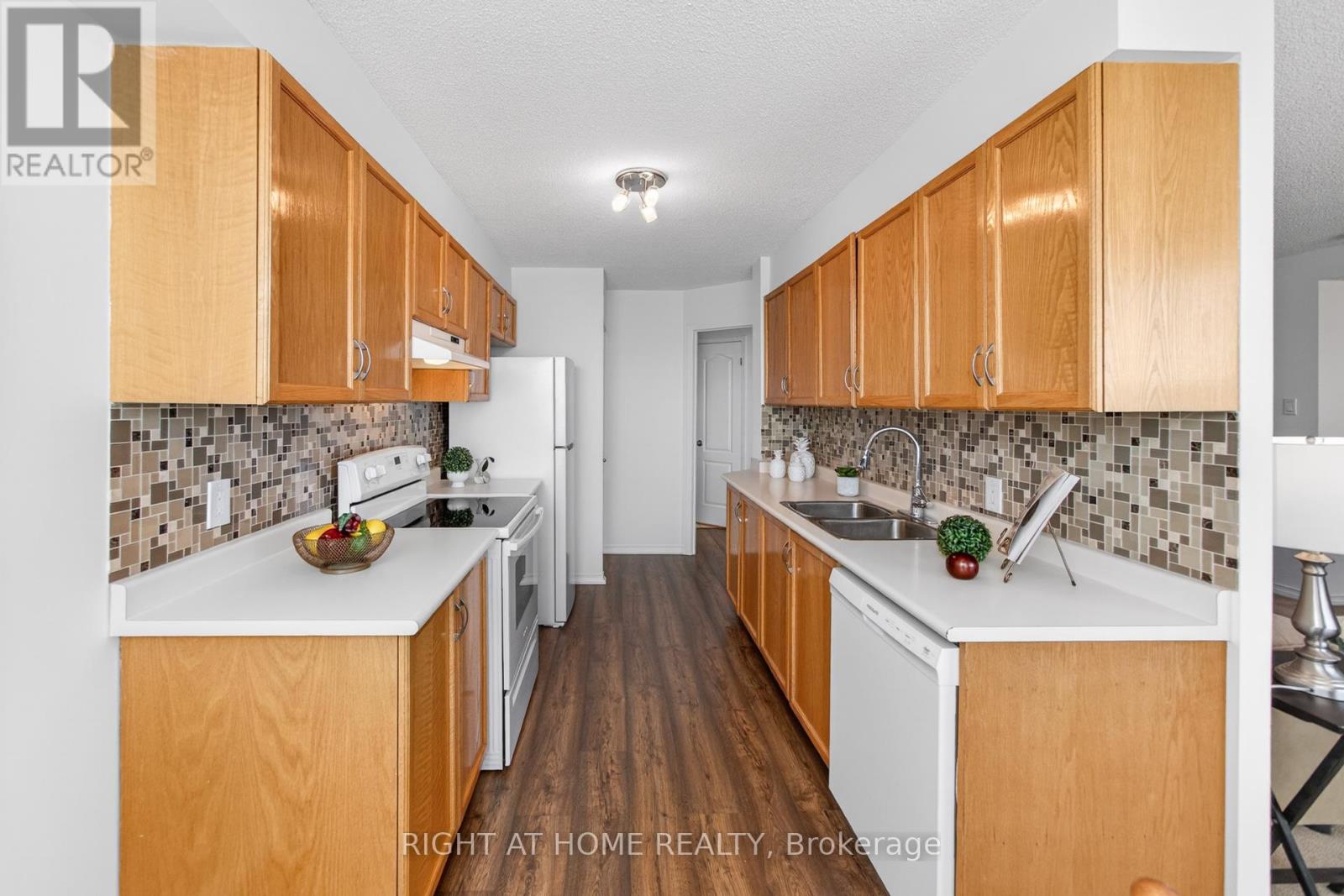 210 - 100 Millside Drive, Milton, Ontario  L9T 5E2 - Photo 20 - W12850458