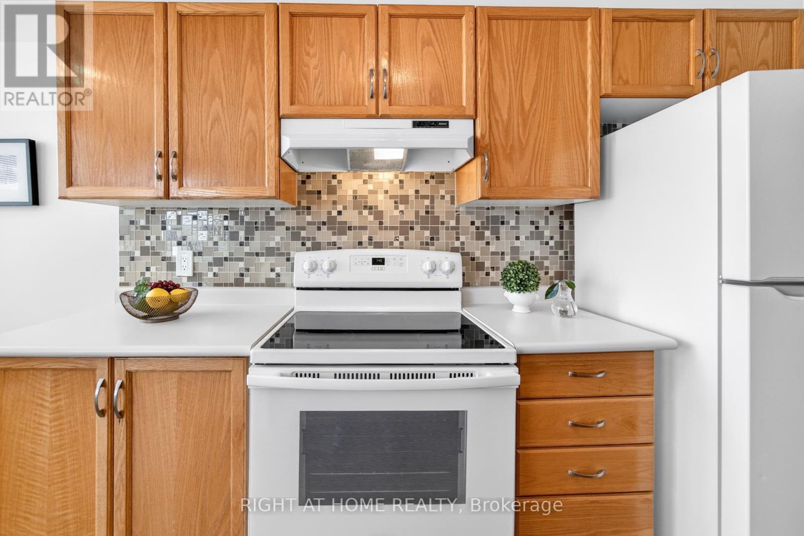 210 - 100 Millside Drive, Milton, Ontario  L9T 5E2 - Photo 21 - W12850458