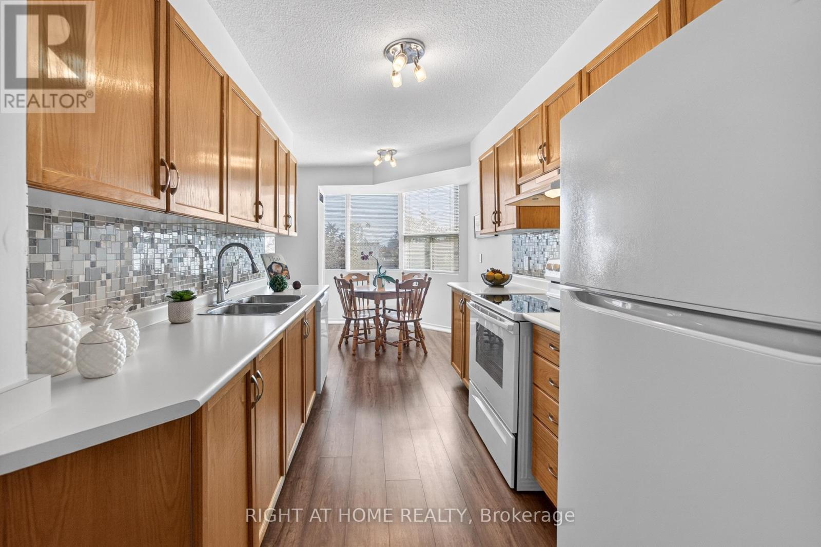 210 - 100 Millside Drive, Milton, Ontario  L9T 5E2 - Photo 23 - W12850458