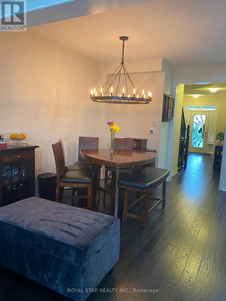 94 Hanson Crescent, Milton, Ontario  L9T 2X5 - Photo 5 - W12850464