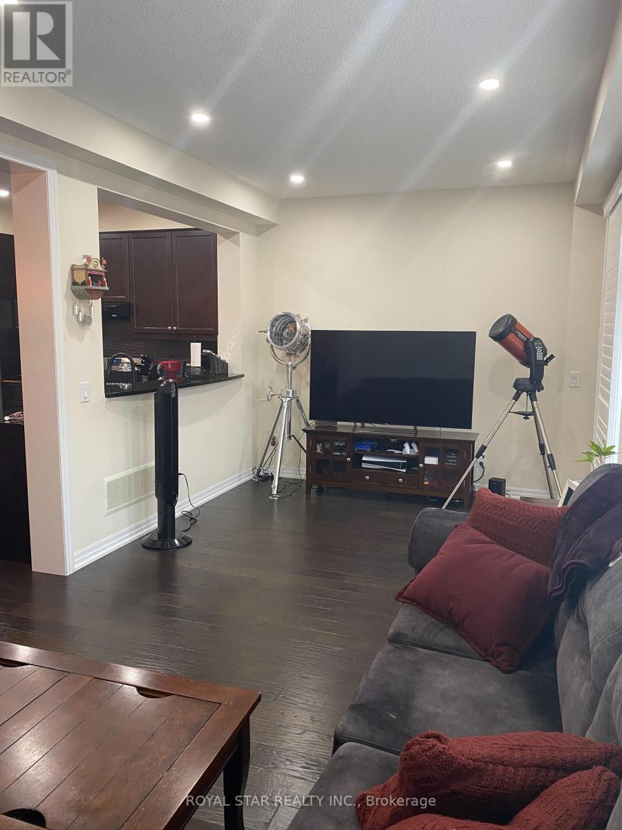 94 Hanson Crescent, Milton, Ontario  L9T 2X5 - Photo 6 - W12850464