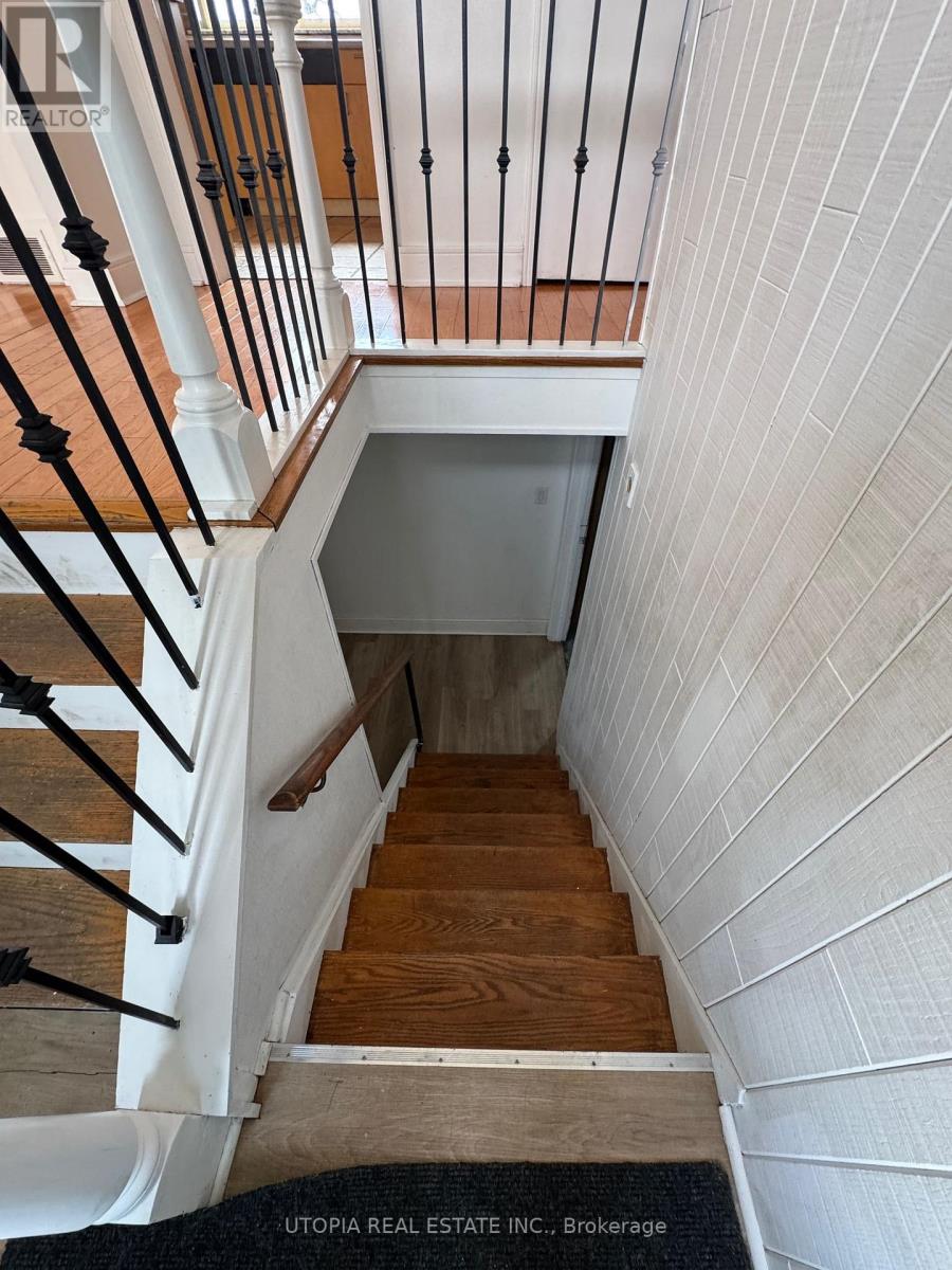 588 Wildwood Drive, Oakville, Ontario  L6K 1V3 - Photo 11 - W12850474