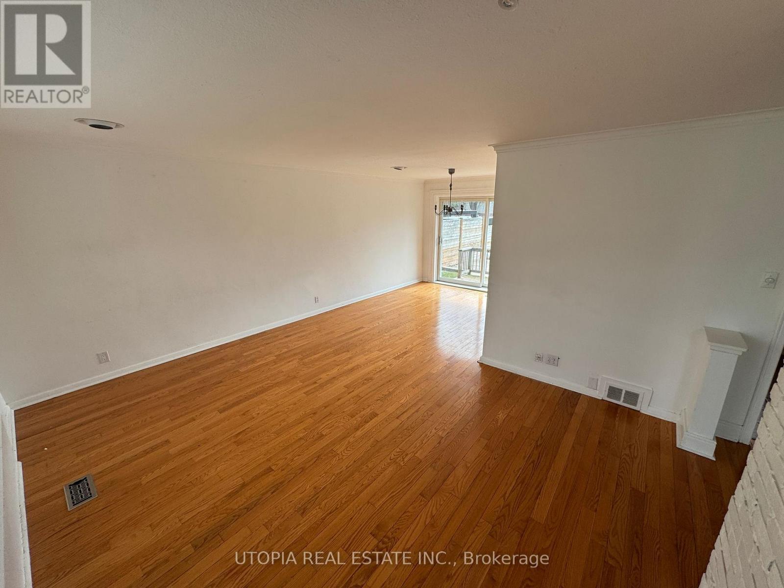 588 Wildwood Drive, Oakville, Ontario  L6K 1V3 - Photo 4 - W12850474