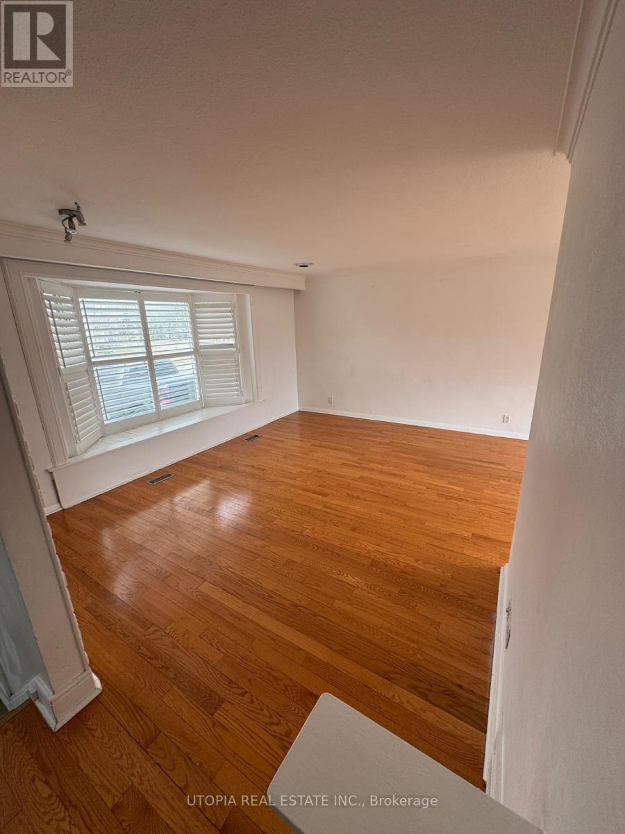 588 Wildwood Drive, Oakville, Ontario  L6K 1V3 - Photo 5 - W12850474