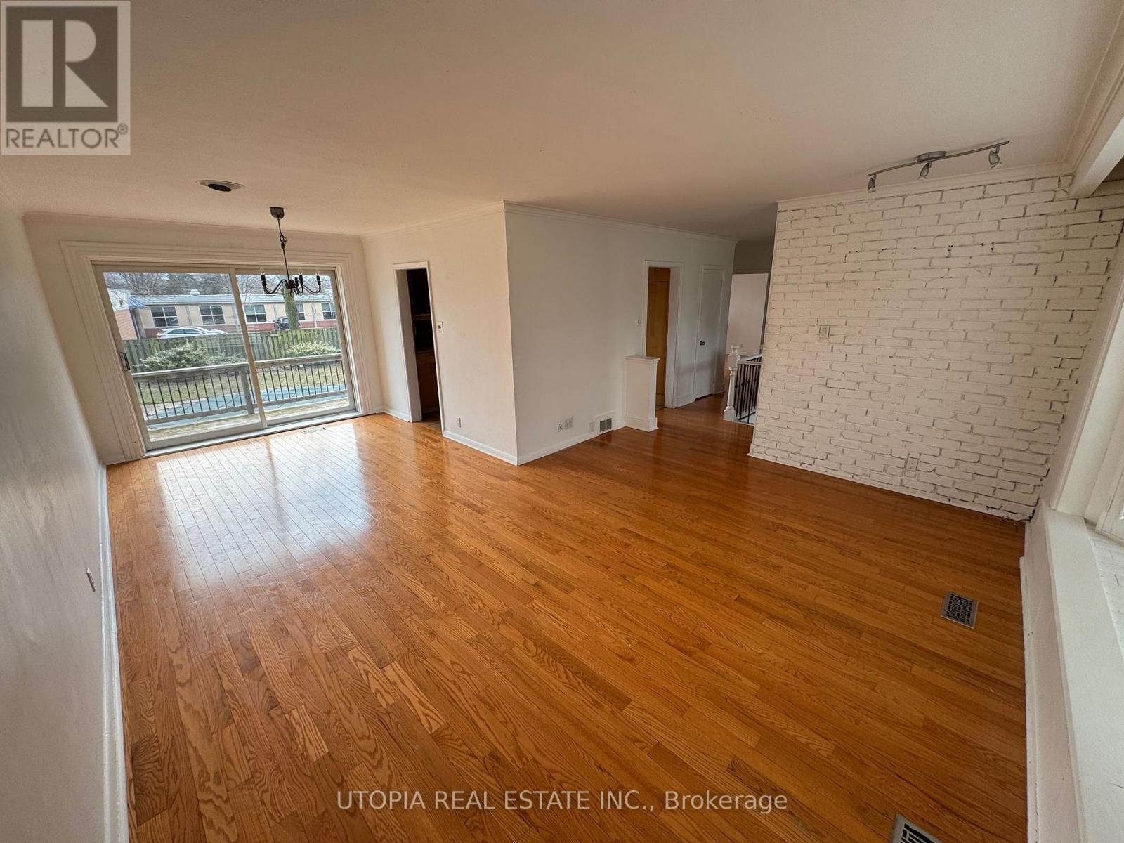 588 Wildwood Drive, Oakville, Ontario  L6K 1V3 - Photo 6 - W12850474