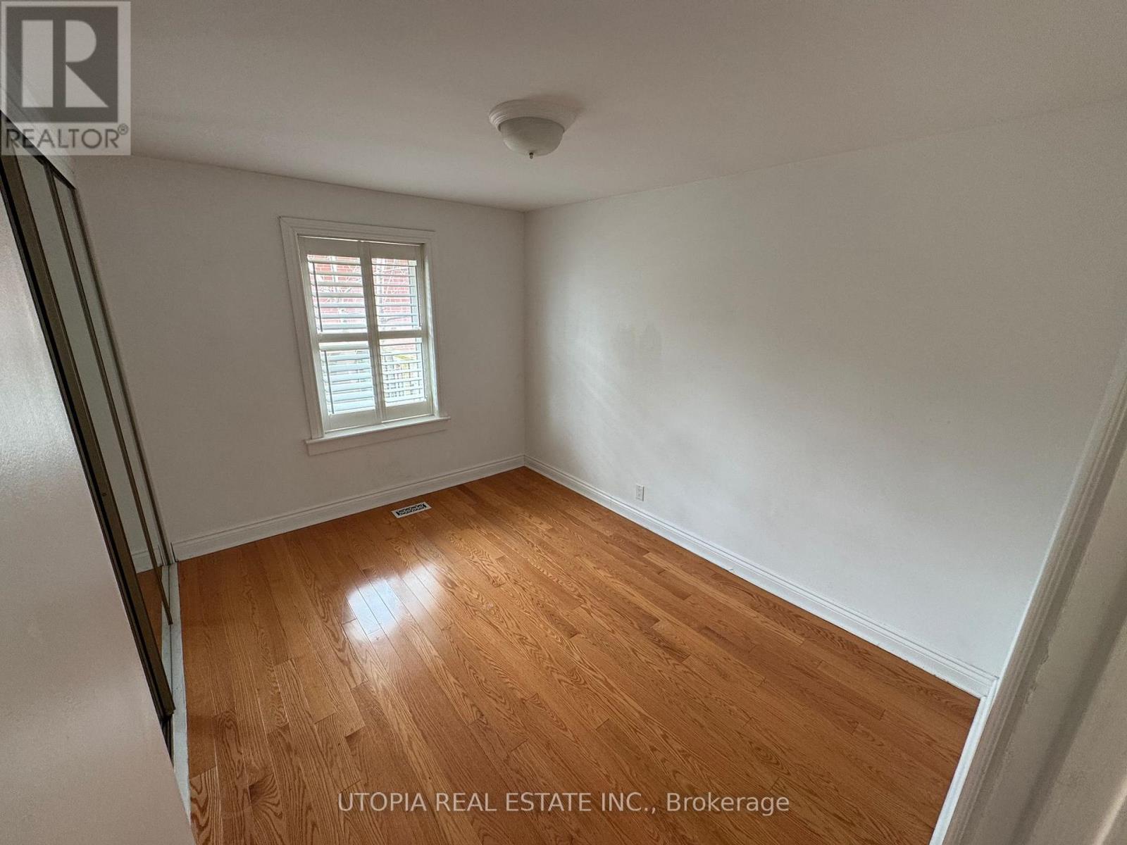 588 Wildwood Drive, Oakville, Ontario  L6K 1V3 - Photo 7 - W12850474