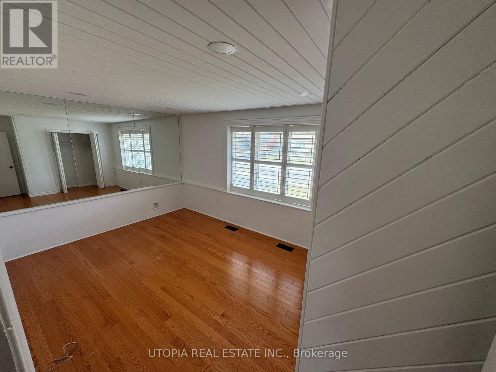 588 Wildwood Drive, Oakville, Ontario  L6K 1V3 - Photo 8 - W12850474