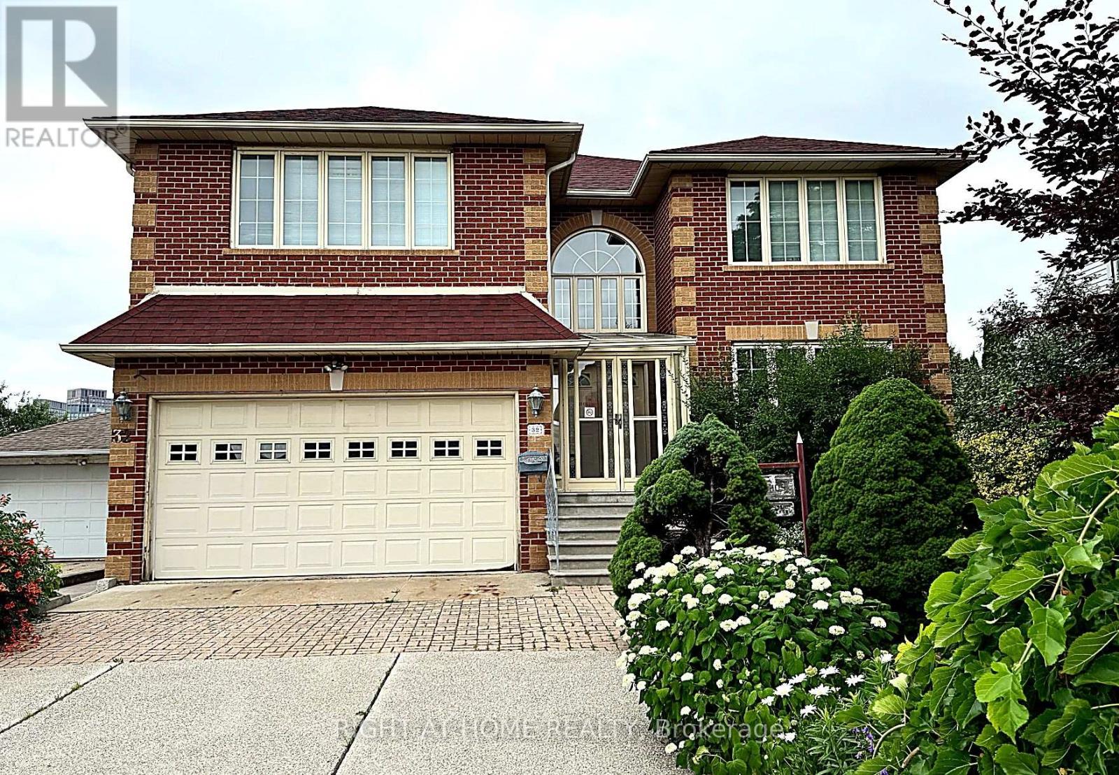 32 CRESTON ROAD, Toronto, Ontario