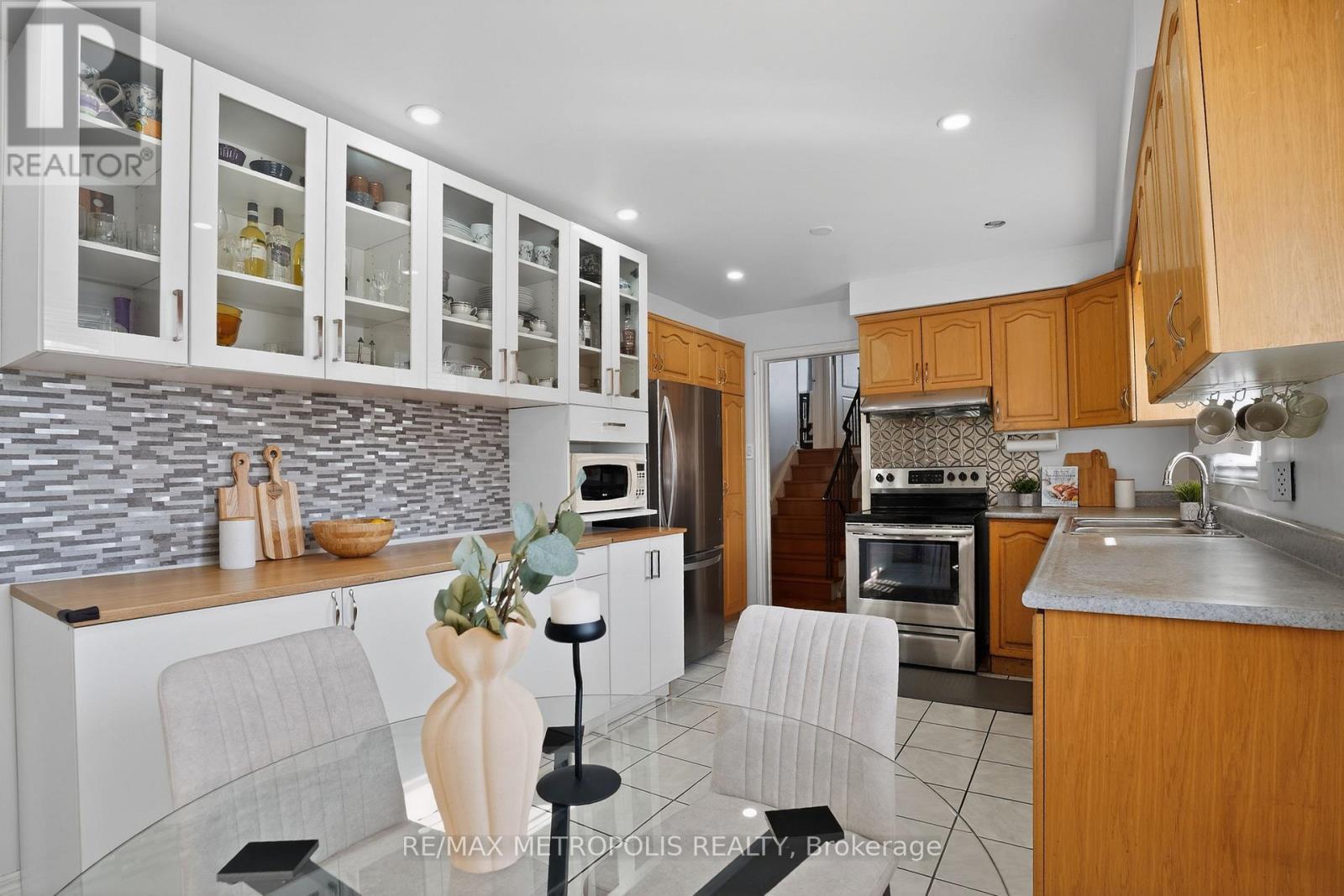 8 Roseville Drive, Brampton, Ontario  L6Y 2G8 - Photo 11 - W12850550