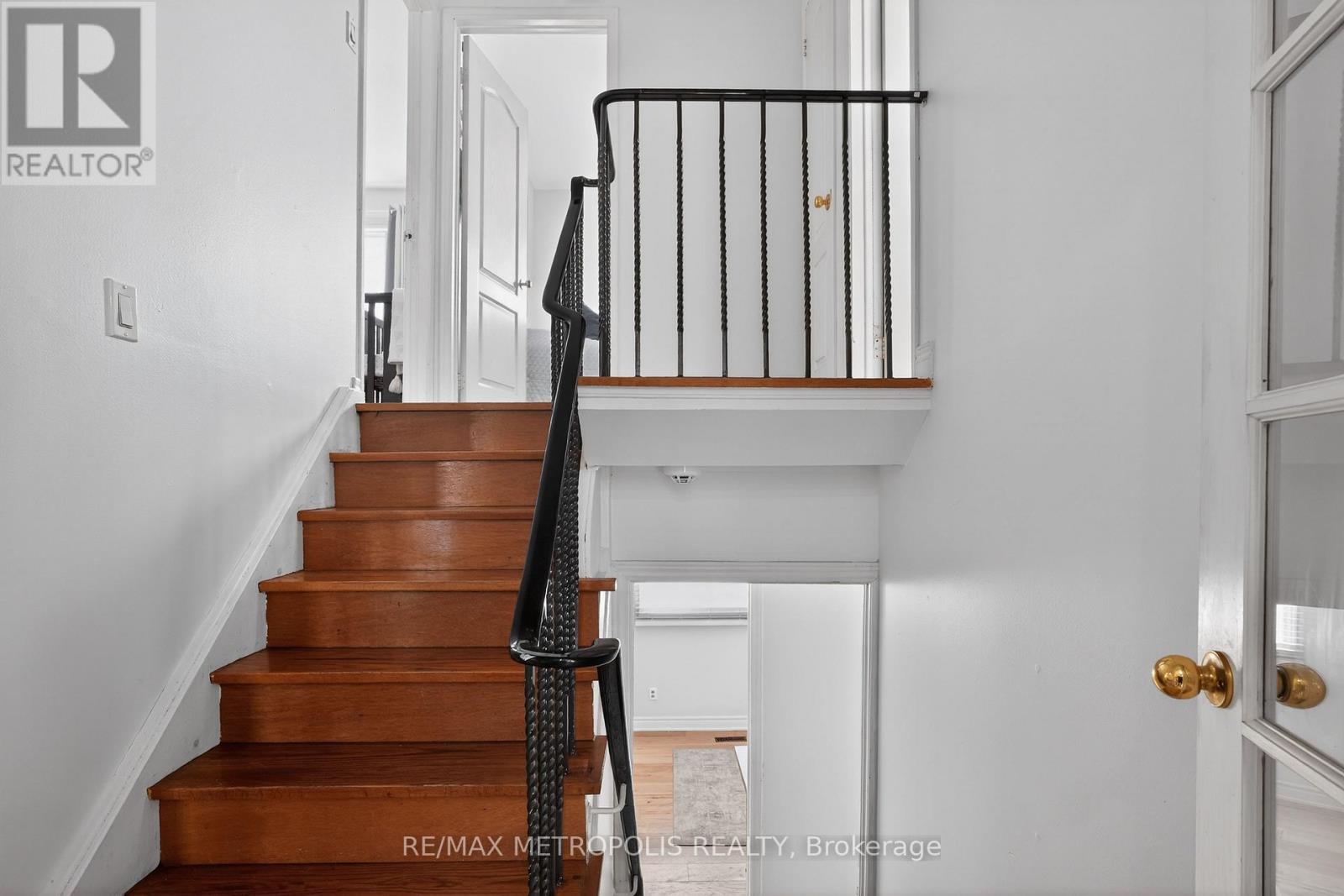 8 Roseville Drive, Brampton, Ontario  L6Y 2G8 - Photo 13 - W12850550