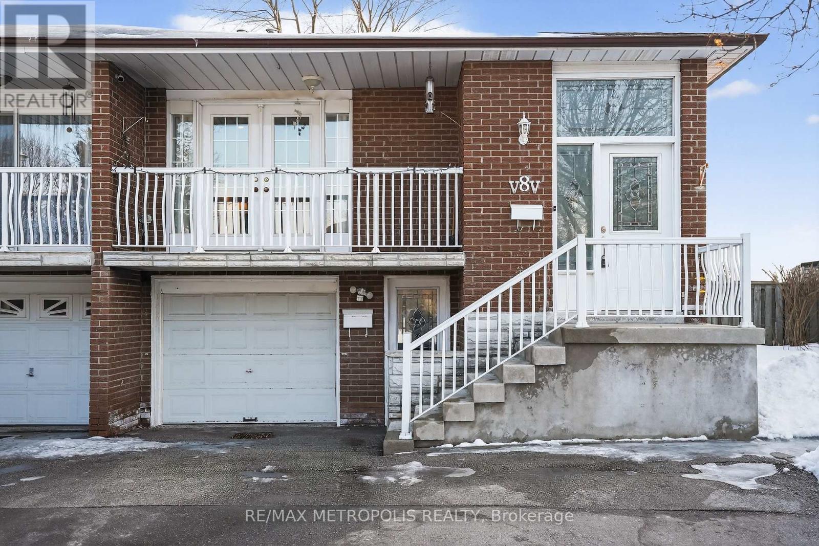 8 Roseville Drive, Brampton, Ontario  L6Y 2G8 - Photo 2 - W12850550