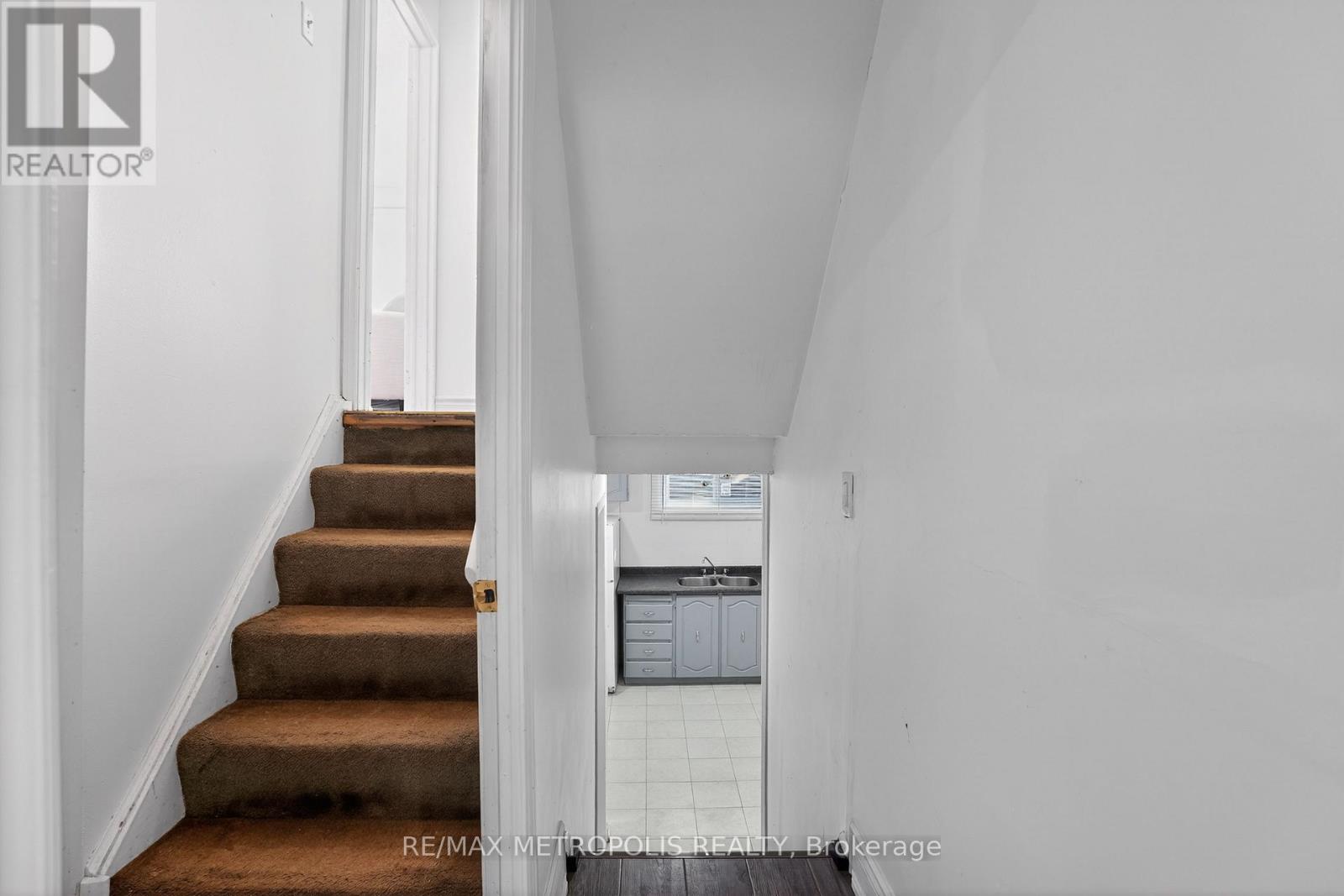 8 Roseville Drive, Brampton, Ontario  L6Y 2G8 - Photo 24 - W12850550