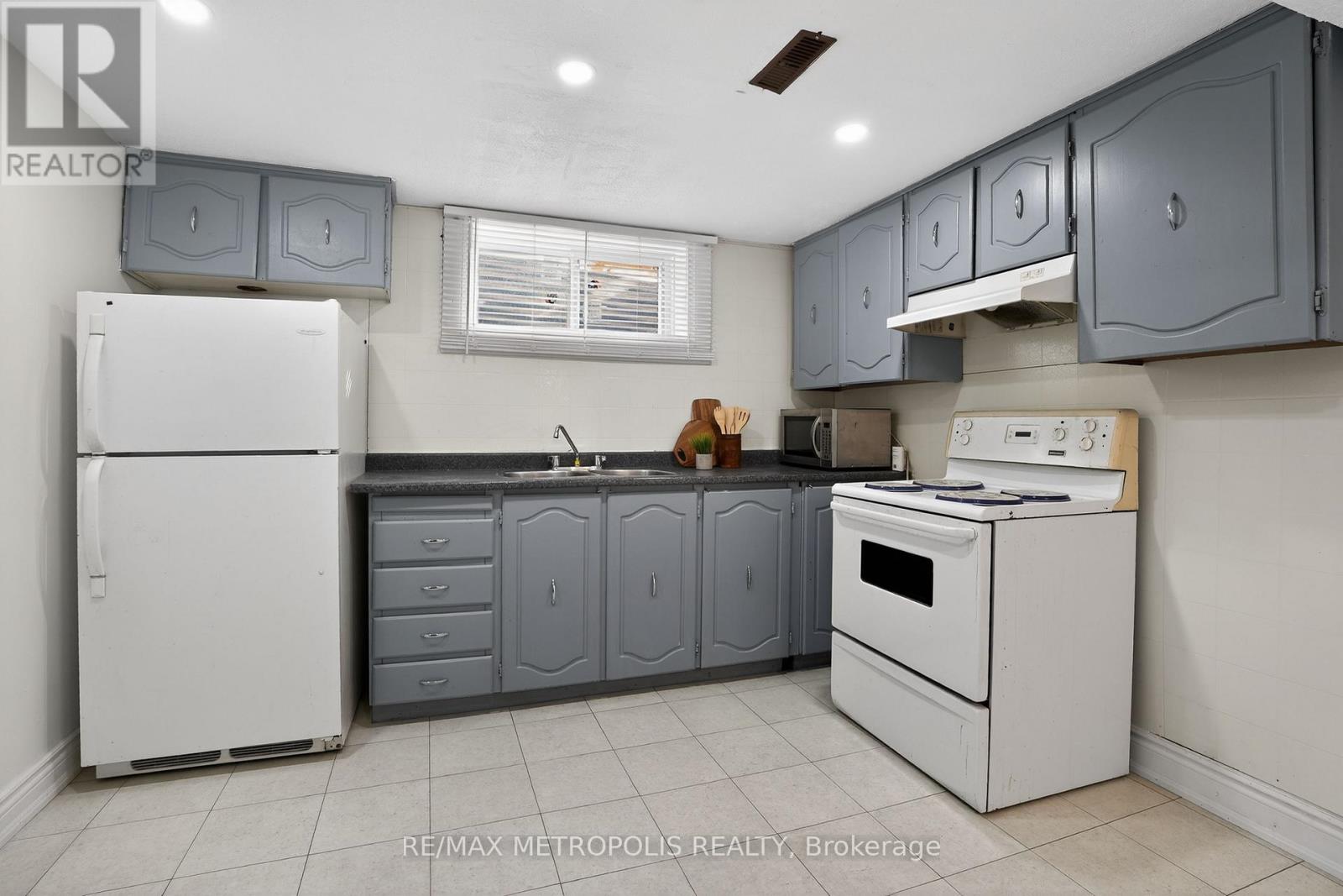 8 Roseville Drive, Brampton, Ontario  L6Y 2G8 - Photo 25 - W12850550