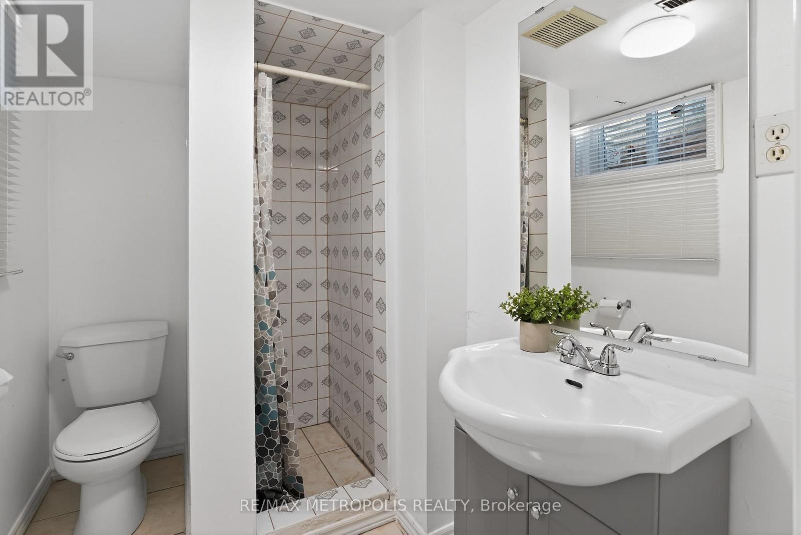 8 Roseville Drive, Brampton, Ontario  L6Y 2G8 - Photo 30 - W12850550