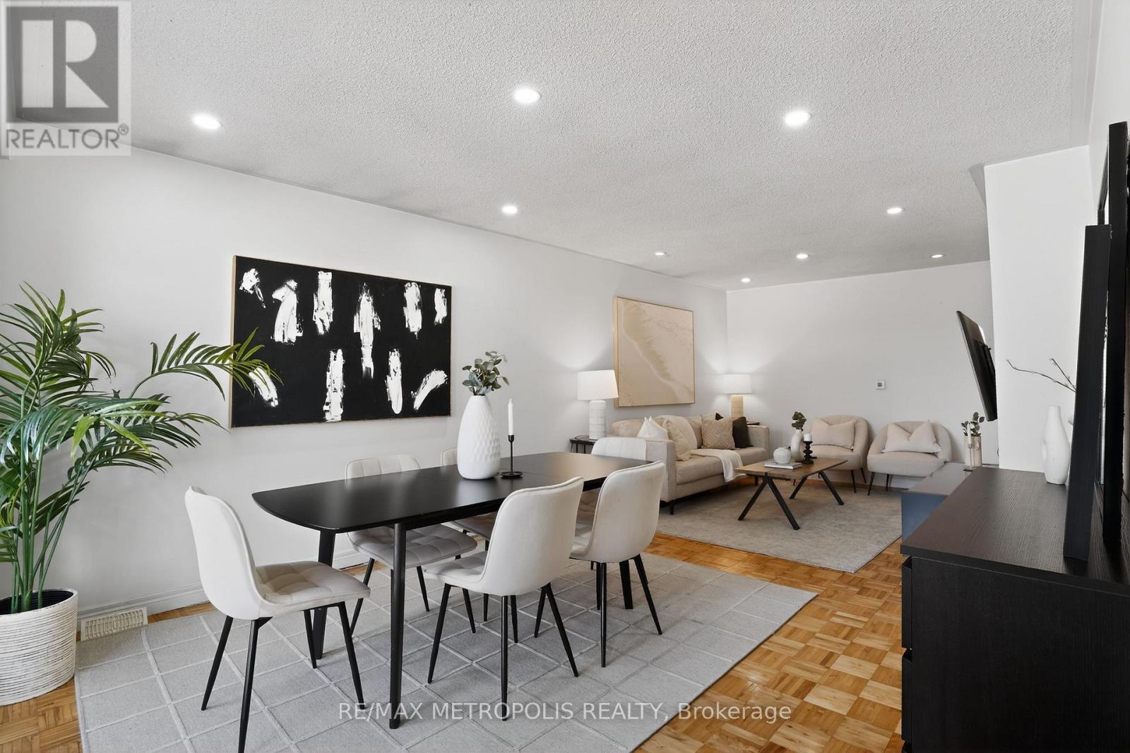 8 Roseville Drive, Brampton, Ontario  L6Y 2G8 - Photo 6 - W12850550