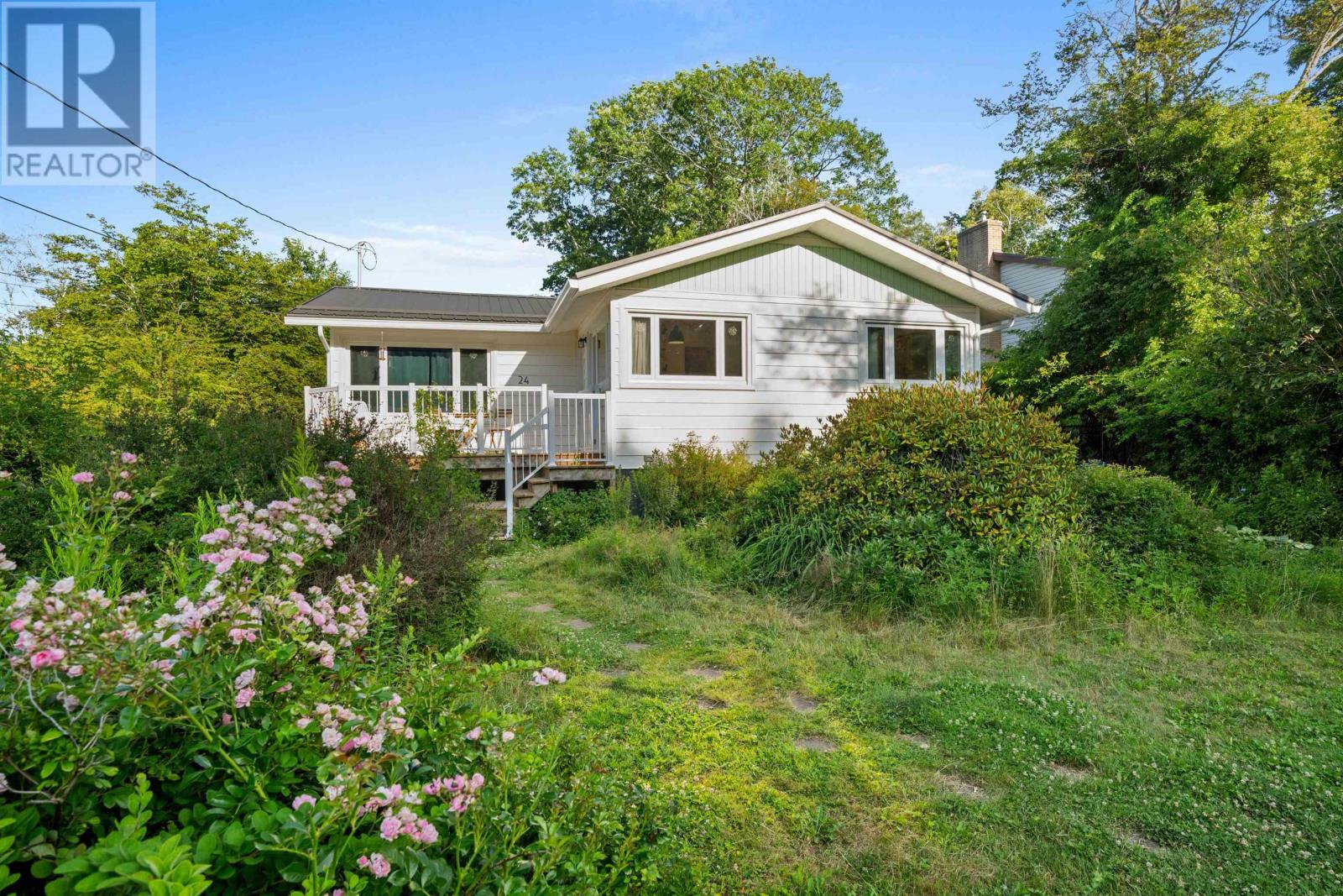 24 Lodge Drive, Halifax, Nova Scotia  B3M 2G7 - Photo 3 - 202602540