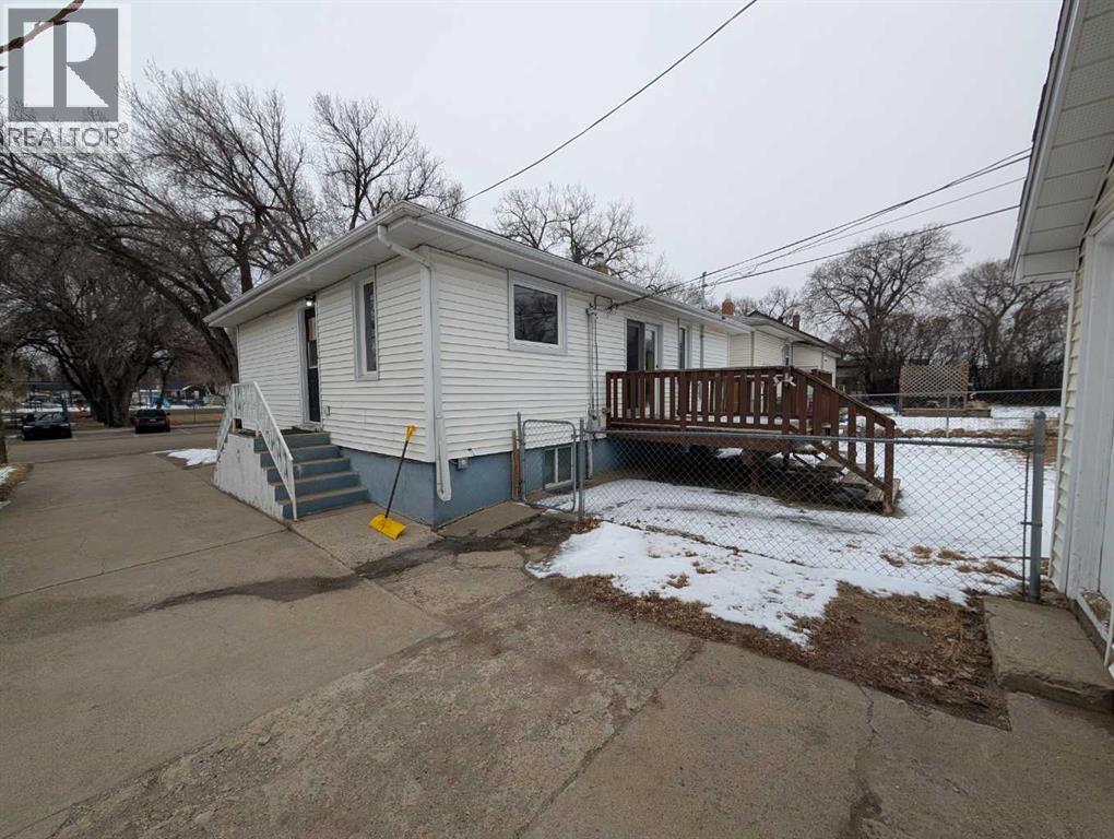60 6 Street Sw, Medicine Hat, Alberta  T1A 4H8 - Photo 4 - A2290698