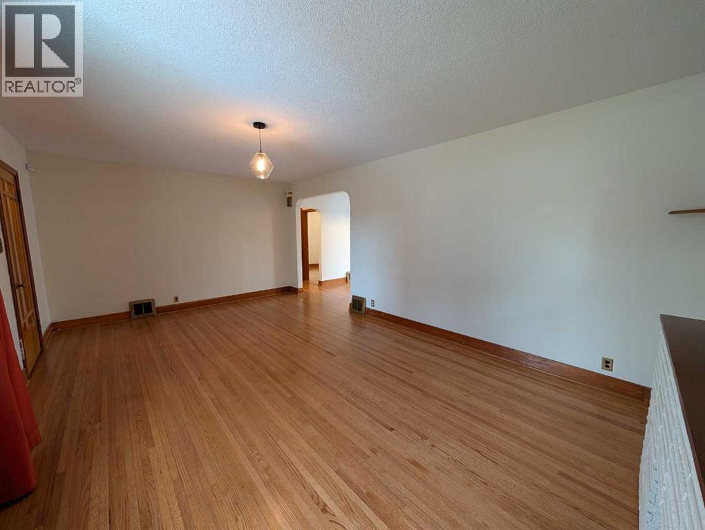 60 6 Street Sw, Medicine Hat, Alberta  T1A 4H8 - Photo 7 - A2290698